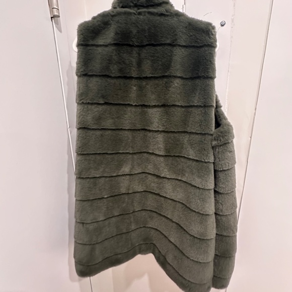 Donna Saliera Fabulous Furs Weekender Vest - Olive Green - Picture 6 of 7